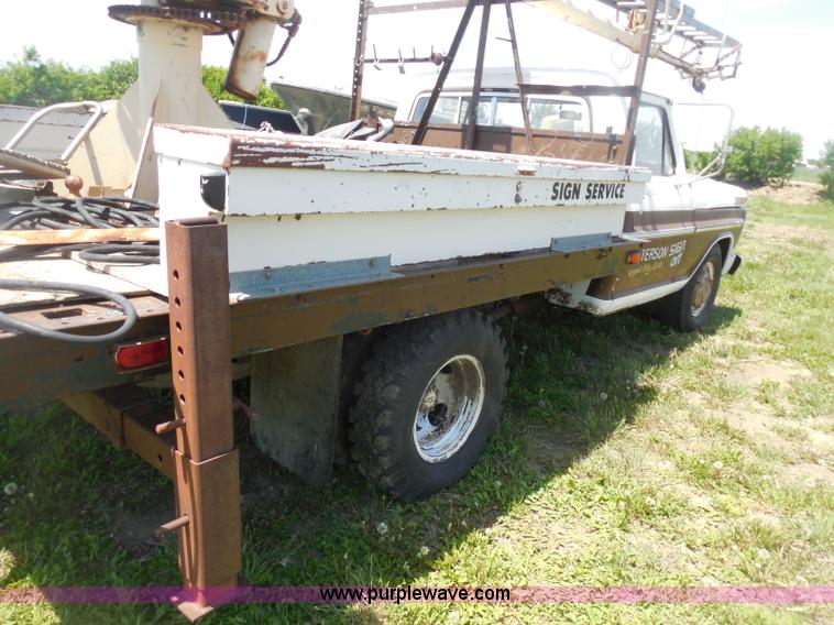 image for item H3091 1972 Ford F250 flatbed ladder/boom truck