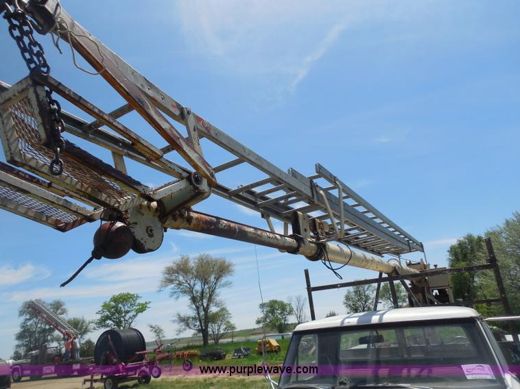 image for item H3091 1972 Ford F250 flatbed ladder/boom truck