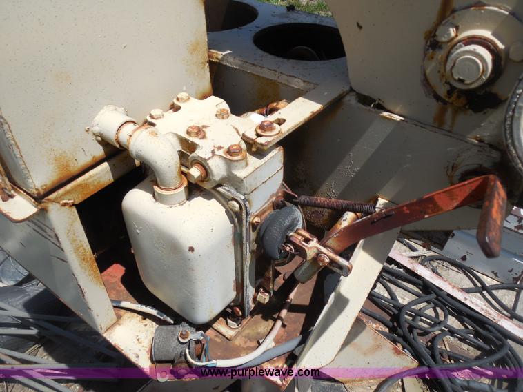 image for item H3091 1972 Ford F250 flatbed ladder/boom truck