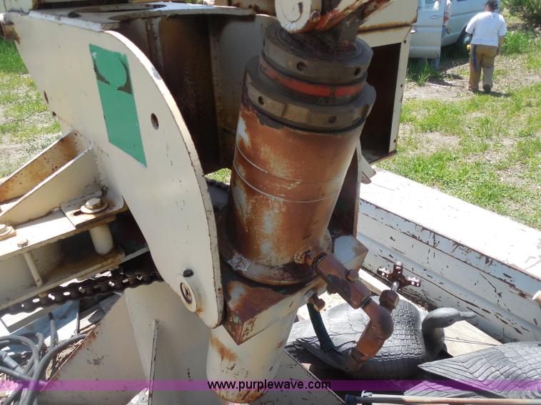 image for item H3091 1972 Ford F250 flatbed ladder/boom truck