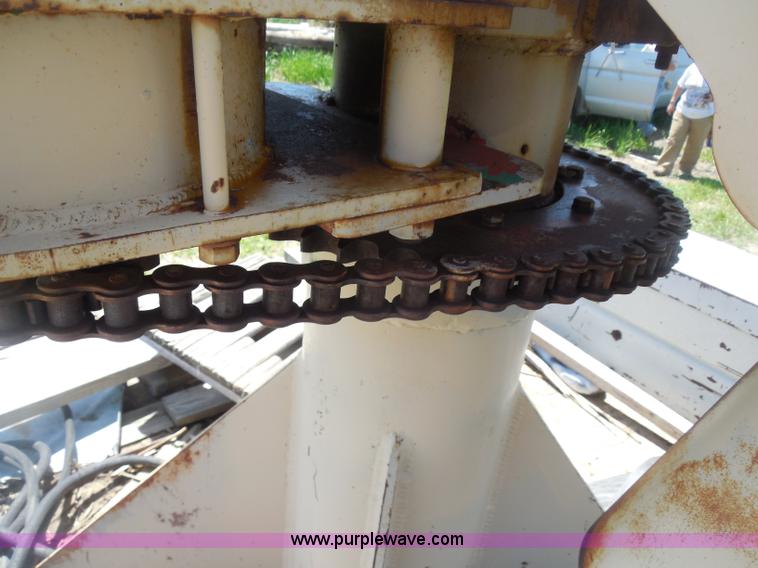 image for item H3091 1972 Ford F250 flatbed ladder/boom truck