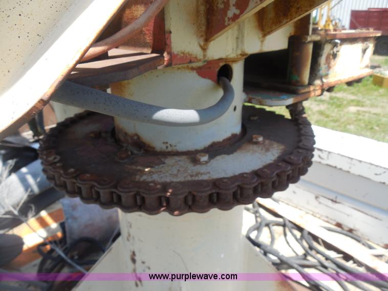 image for item H3091 1972 Ford F250 flatbed ladder/boom truck