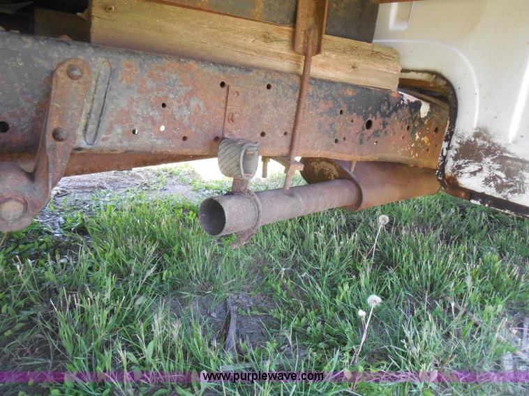 image for item H3091 1972 Ford F250 flatbed ladder/boom truck