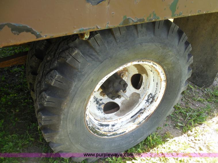 image for item H3091 1972 Ford F250 flatbed ladder/boom truck