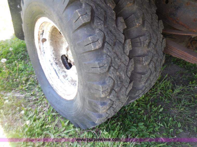 image for item H3091 1972 Ford F250 flatbed ladder/boom truck