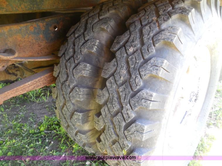 image for item H3091 1972 Ford F250 flatbed ladder/boom truck