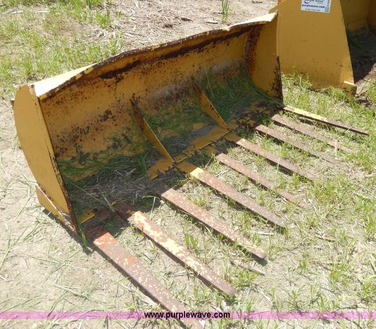 image for item H3093 Tractor bucket