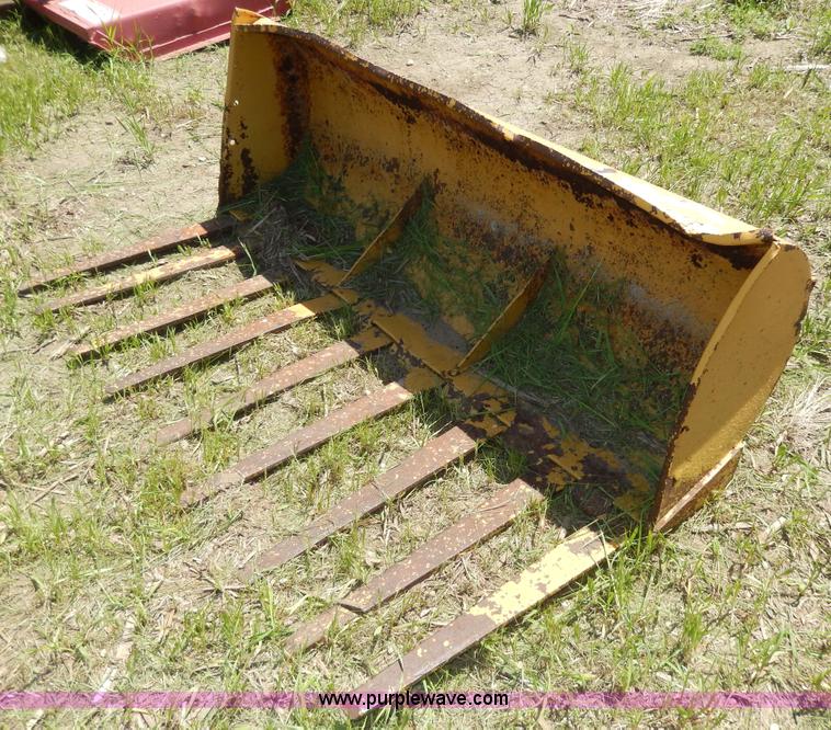 image for item H3093 Tractor bucket