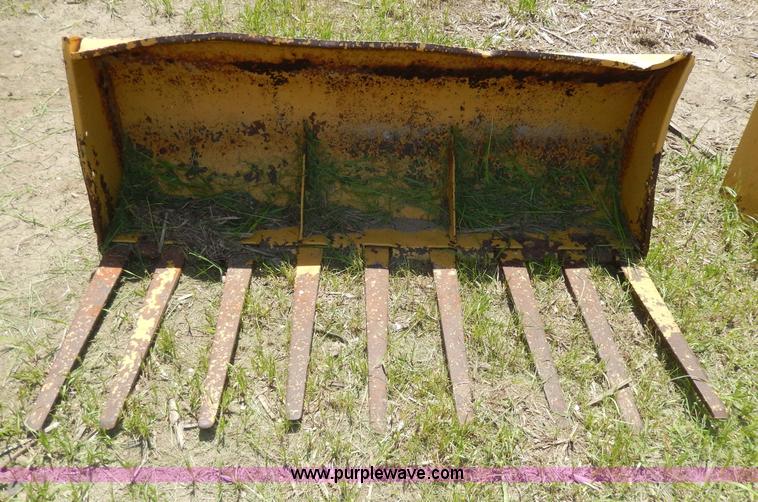 image for item H3093 Tractor bucket