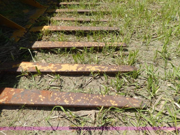 image for item H3093 Tractor bucket