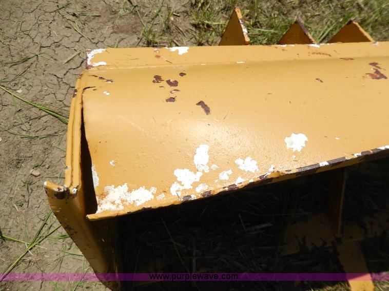 image for item H3093 Tractor bucket