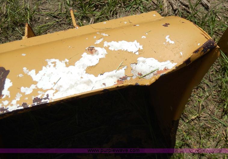 image for item H3093 Tractor bucket