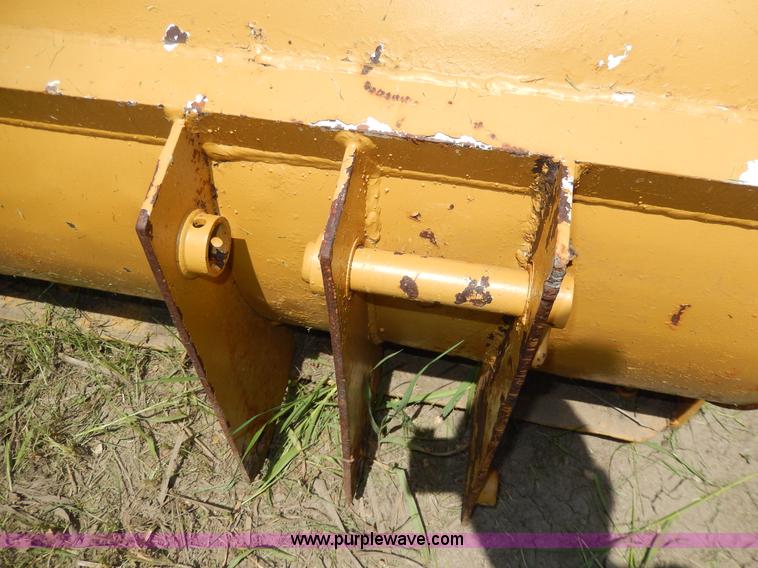 image for item H3093 Tractor bucket