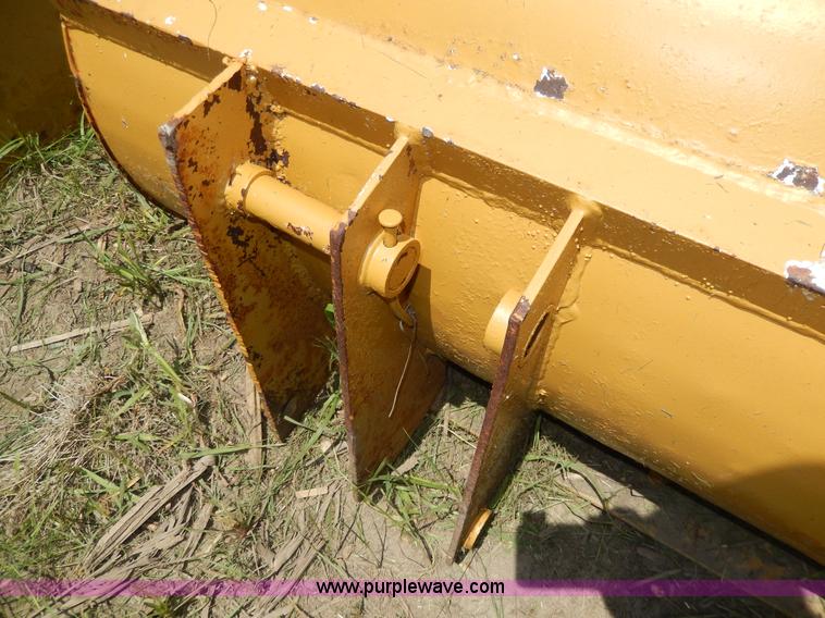 image for item H3093 Tractor bucket