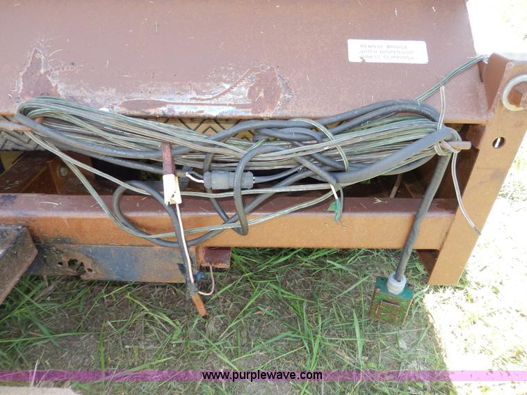 image for item H3095 Turfco Meter-Matic III top dresser