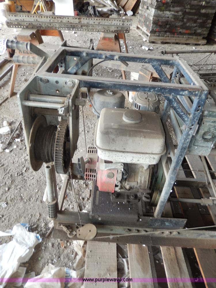 image for item AA9747 Motorized concrete screed