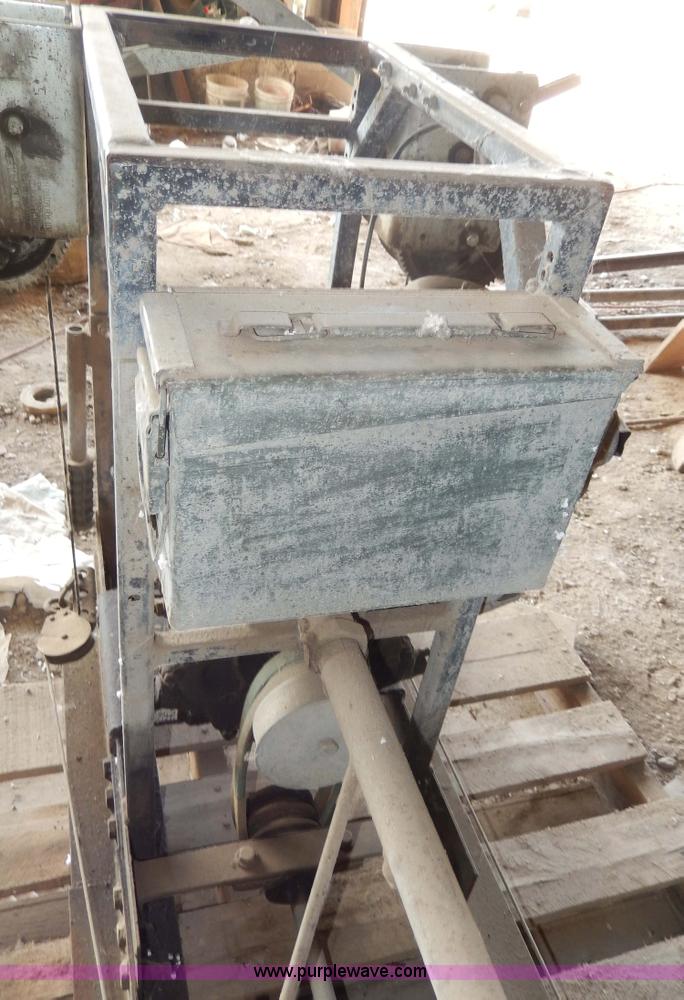 image for item AA9747 Motorized concrete screed