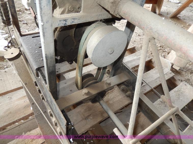 image for item AA9747 Motorized concrete screed