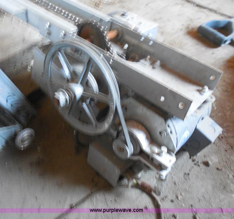 image for item AA9760 16' x 12' garage door