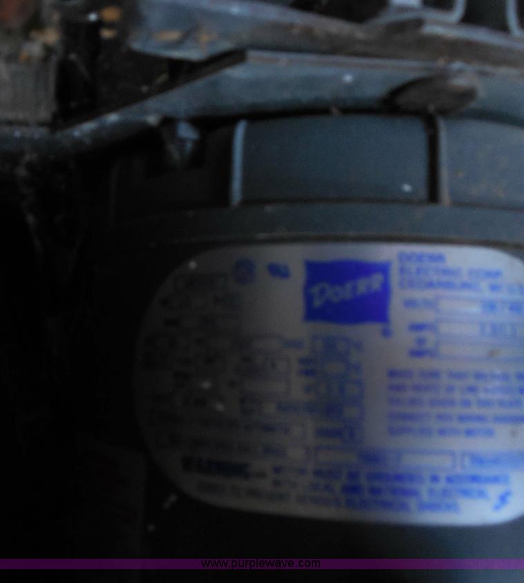 image for item AA9760 16' x 12' garage door