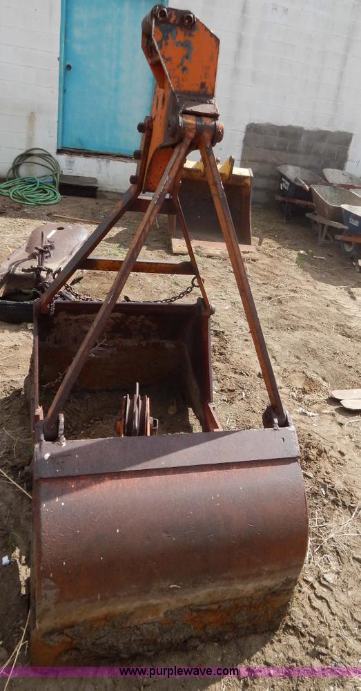 image for item AA9768 33"W clamshell bucket