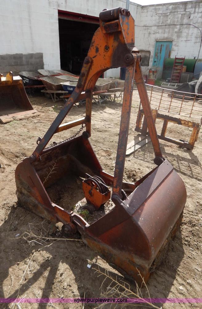 image for item AA9768 33"W clamshell bucket