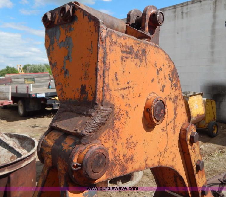 image for item AA9768 33"W clamshell bucket