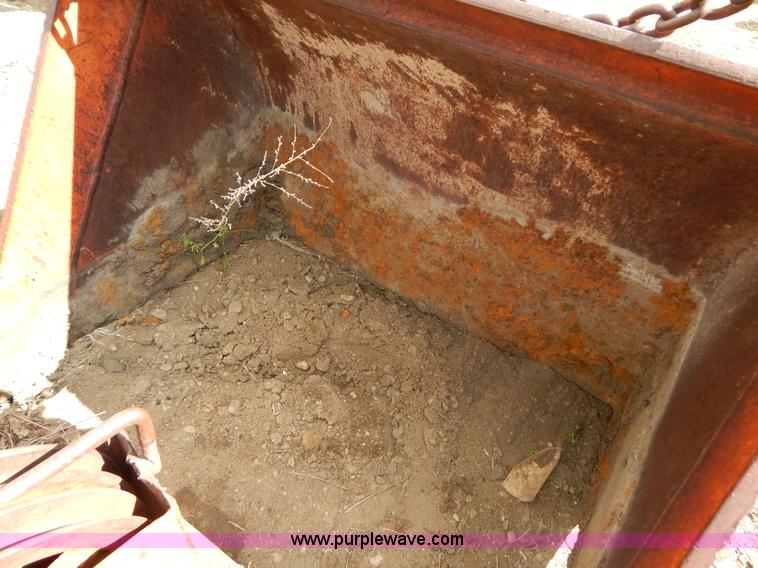 image for item AA9768 33"W clamshell bucket