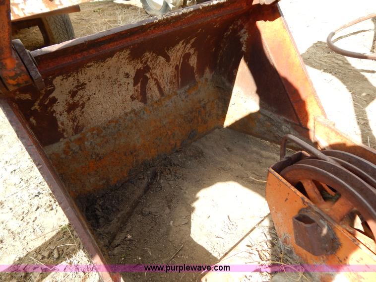 image for item AA9768 33"W clamshell bucket