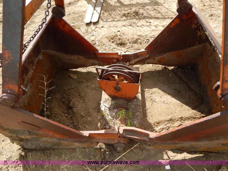 image for item AA9768 33"W clamshell bucket