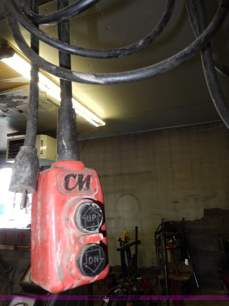 image for item AA9809 (3) assorted chain hoists