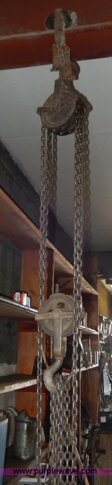 image for item AA9809 (3) assorted chain hoists