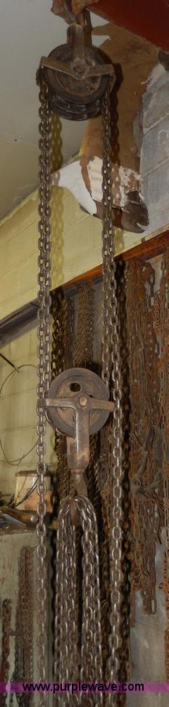image for item AA9809 (3) assorted chain hoists