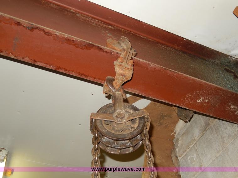 image for item AA9809 (3) assorted chain hoists