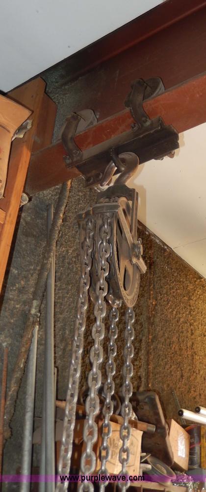 image for item AA9809 (3) assorted chain hoists