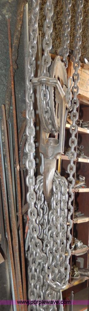 image for item AA9809 (3) assorted chain hoists