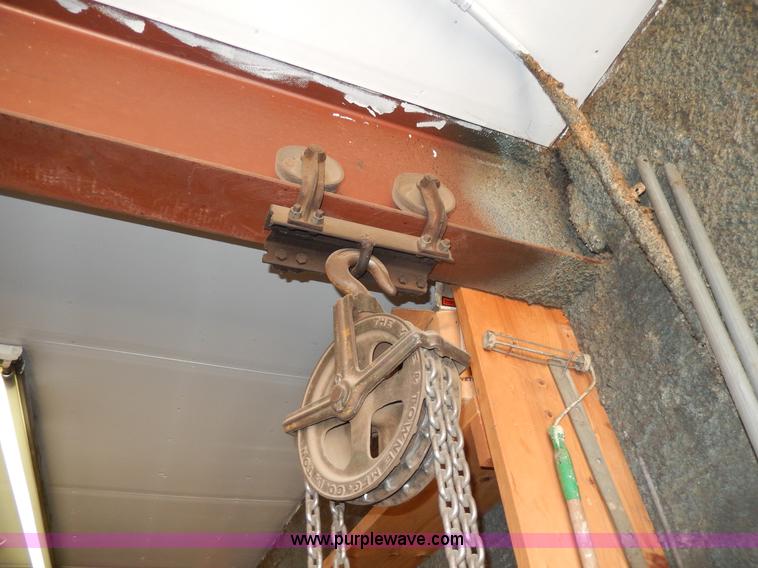 image for item AA9809 (3) assorted chain hoists
