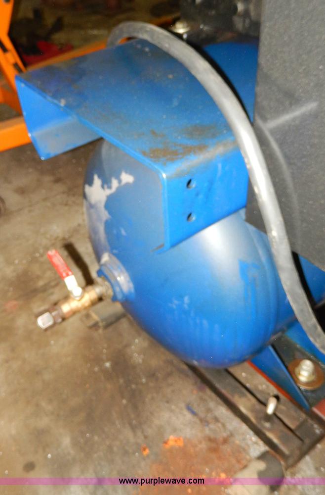 image for item AS9495 Castar cast iron air compressor