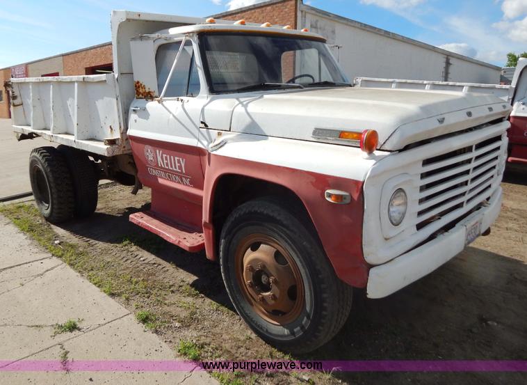 image for item D4762 1968 Ford 600 dump truck