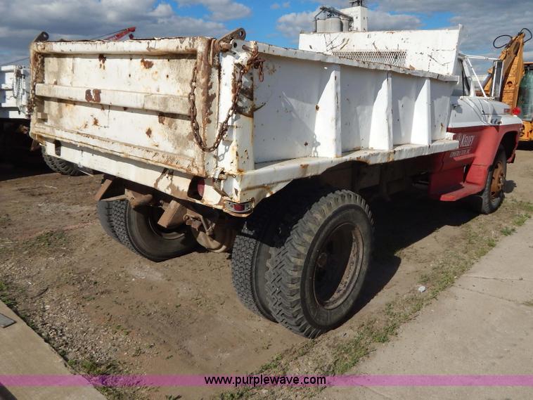 image for item D4762 1968 Ford 600 dump truck