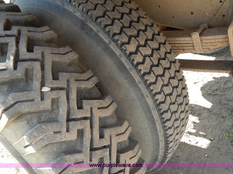 image for item D4762 1968 Ford 600 dump truck