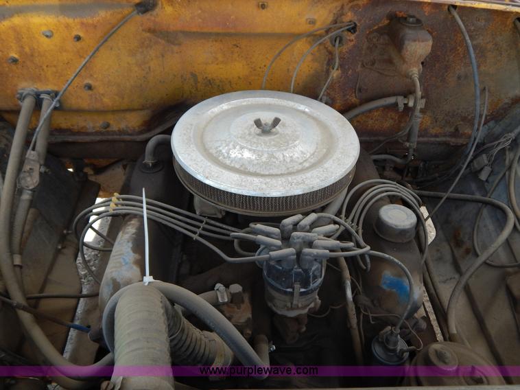 image for item D4762 1968 Ford 600 dump truck