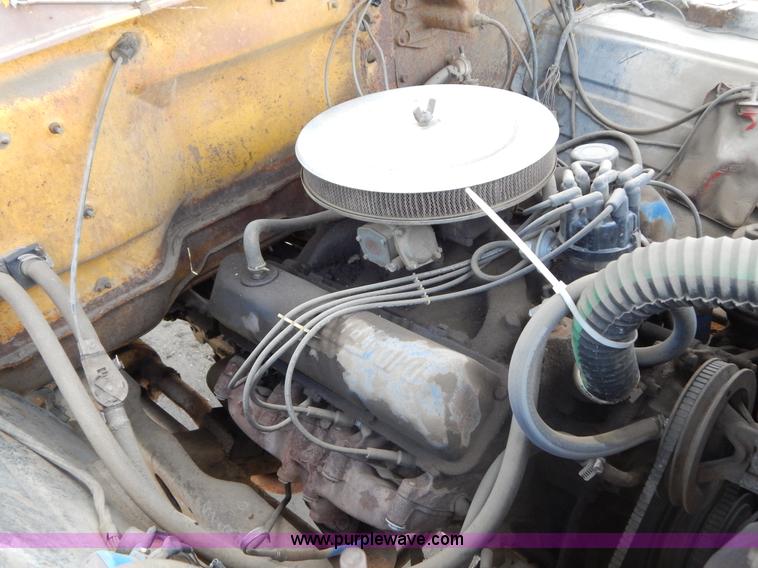 image for item D4762 1968 Ford 600 dump truck