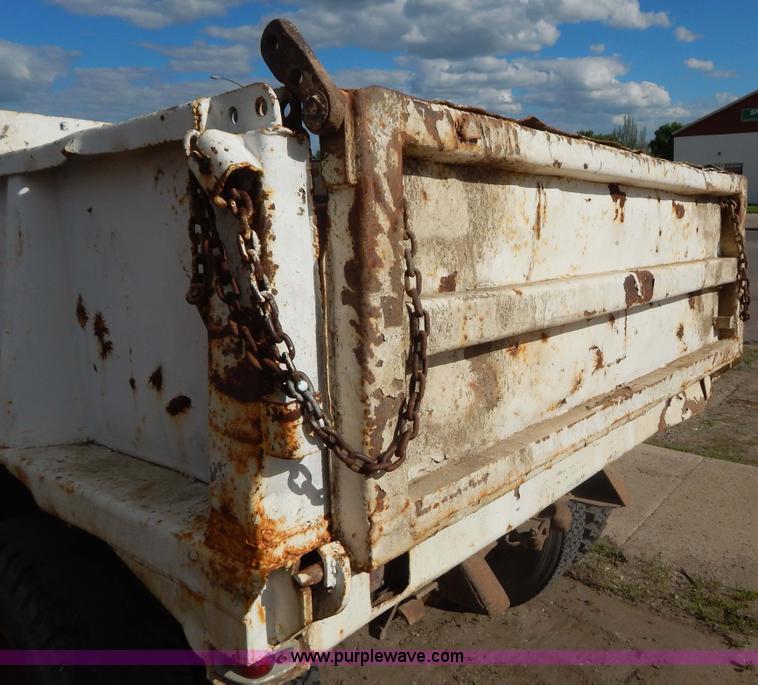 image for item D4762 1968 Ford 600 dump truck