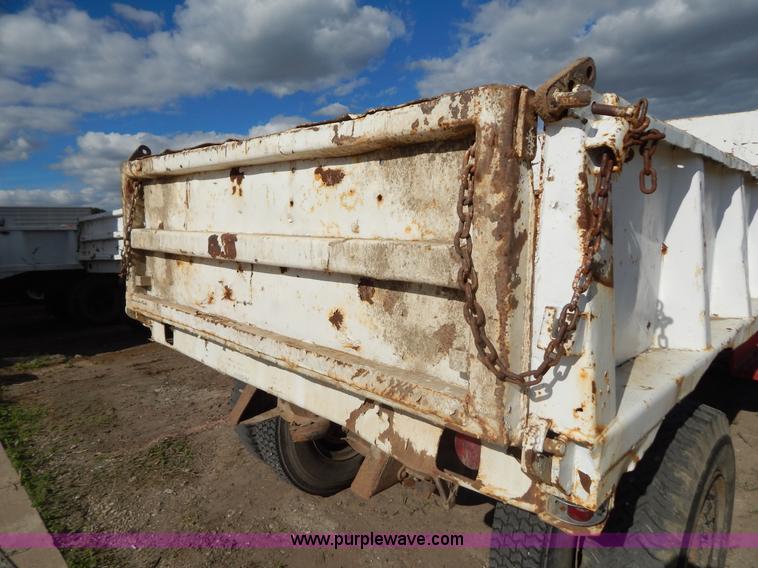 image for item D4762 1968 Ford 600 dump truck