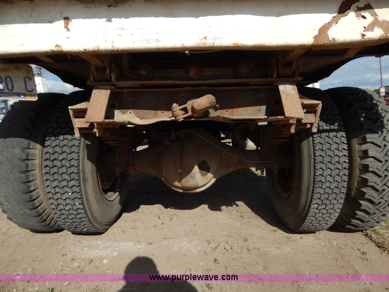 image for item D4762 1968 Ford 600 dump truck