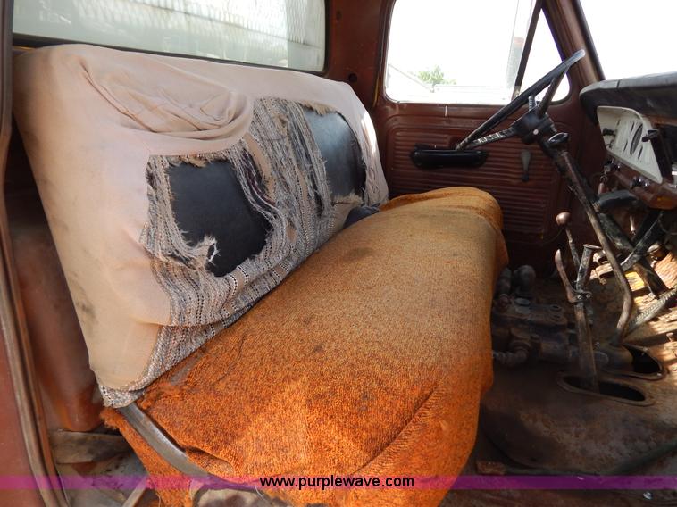 image for item D4762 1968 Ford 600 dump truck