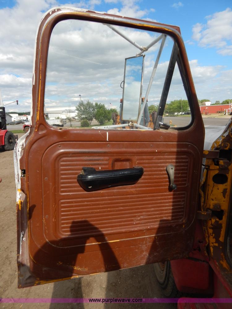 image for item D4762 1968 Ford 600 dump truck