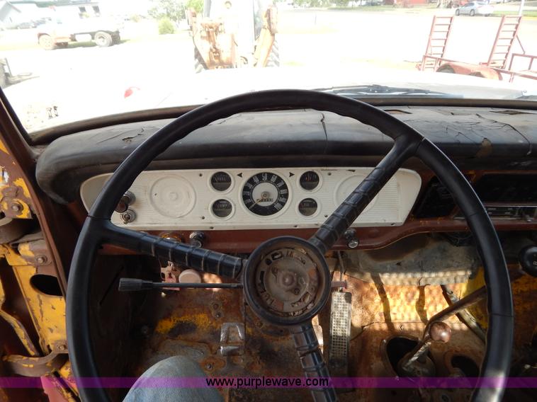 image for item D4762 1968 Ford 600 dump truck