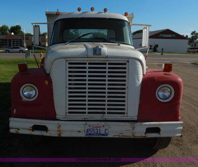 image for item D4763 1969 International Loadstar 1700 dump truck